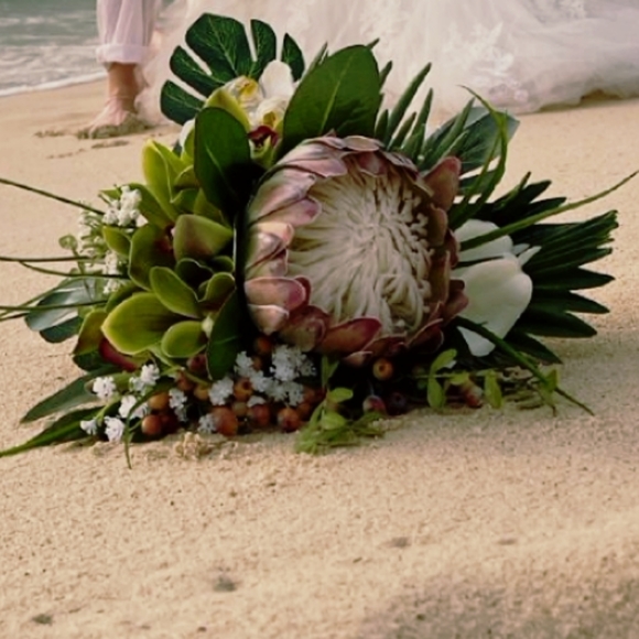 Tropical wedding bouquet - Picture 3 of 12